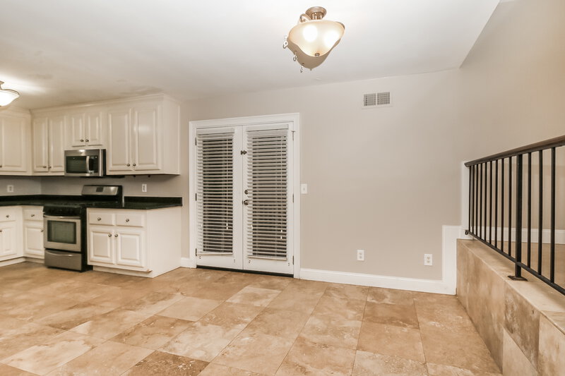 2,250/Mo, 978 Mainstreet Lake Dr Stone Mountain, GA 30088 Dining Room View