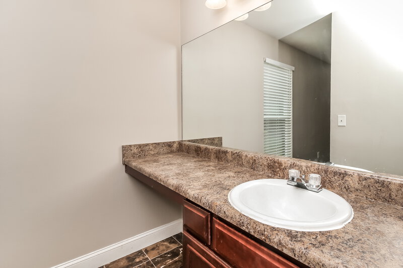 2,250/Mo, 978 Mainstreet Lake Dr Stone Mountain, GA 30088 Main Bathroom View 2