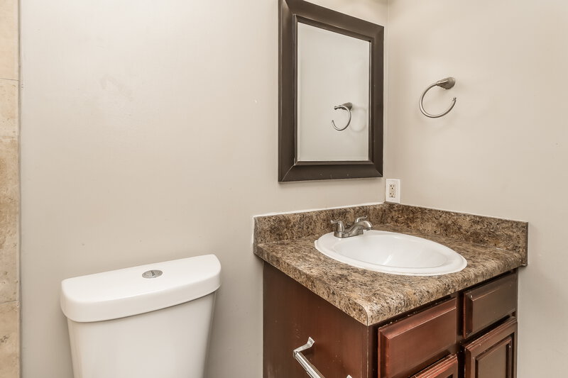 2,250/Mo, 978 Mainstreet Lake Dr Stone Mountain, GA 30088 Bathroom View