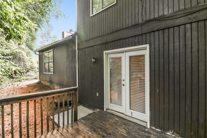 2,250/Mo, 978 Mainstreet Lake Dr Stone Mountain, GA 30088 Rear View