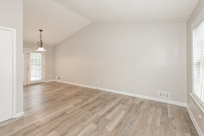 1,670/Mo, 401 Sherwood Oaks Rd Stone Mountain, GA 30087 Living Room View