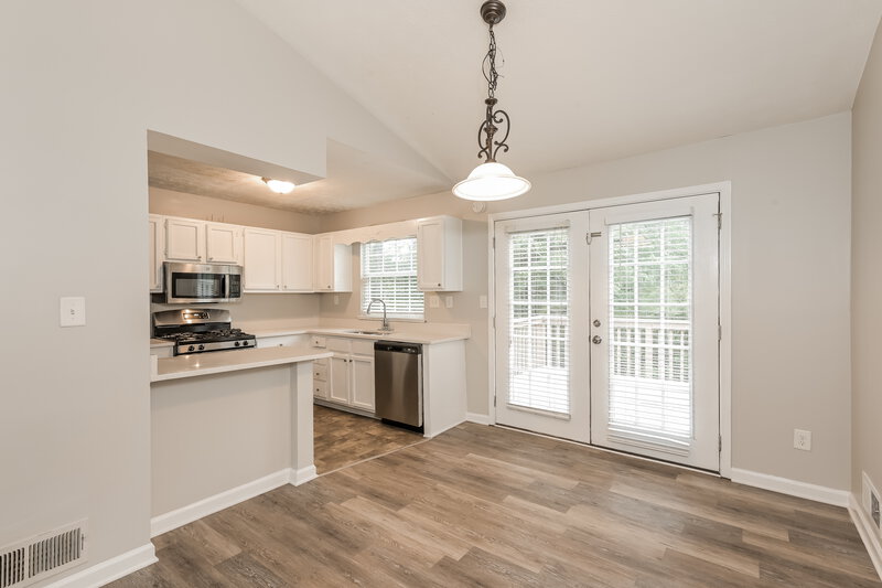 1,670/Mo, 401 Sherwood Oaks Rd Stone Mountain, GA 30087 Dining Room View