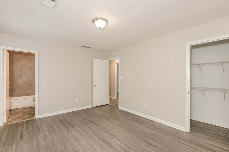 1,670/Mo, 401 Sherwood Oaks Rd Stone Mountain, GA 30087 Main Bedroom View