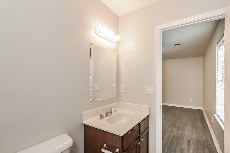 1,670/Mo, 401 Sherwood Oaks Rd Stone Mountain, GA 30087 Main Bathroom View