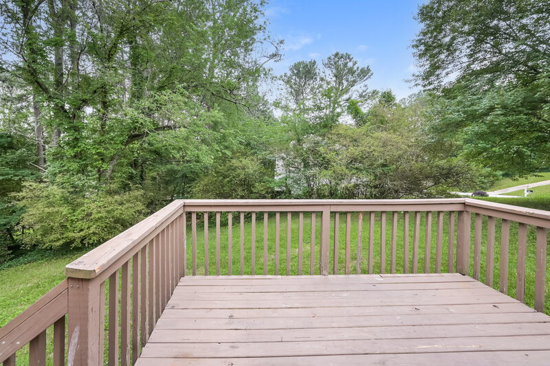 1,670/Mo, 401 Sherwood Oaks Rd Stone Mountain, GA 30087 Deck View