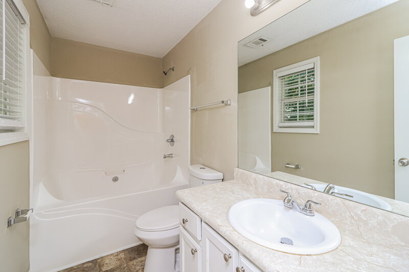 1,375/Mo, 461 Prometheous Way Rockmart, GA 30153 Main Bathroom View