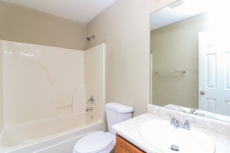 1,375/Mo, 461 Prometheous Way Rockmart, GA 30153 Bathroom View