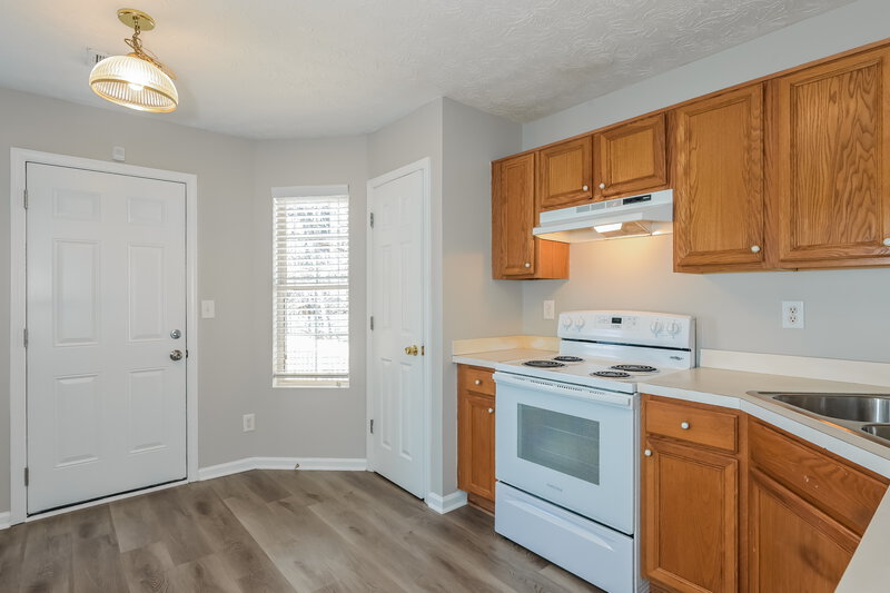 1,835/Mo, 809 Ashley Ln Stone Mountain, GA 30087 Kitchen View