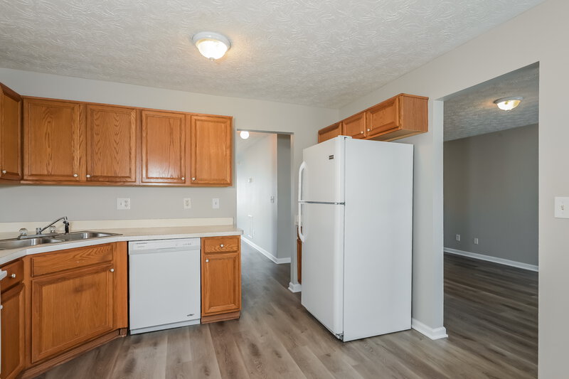 1,835/Mo, 809 Ashley Ln Stone Mountain, GA 30087 Kitchen View 2