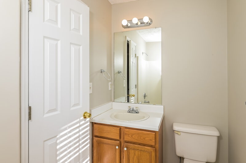 1,835/Mo, 809 Ashley Ln Stone Mountain, GA 30087 Main Bathroom View