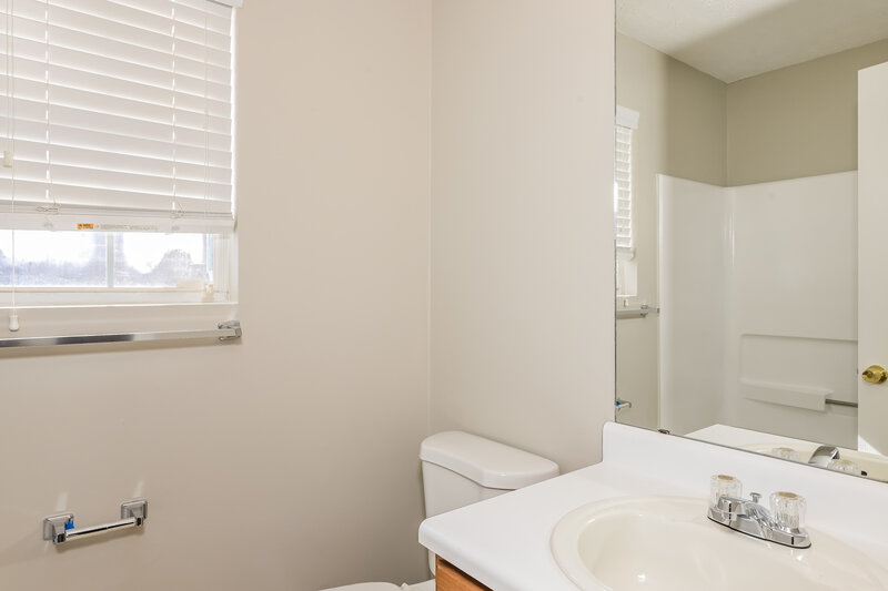 1,835/Mo, 809 Ashley Ln Stone Mountain, GA 30087 Bathroom View