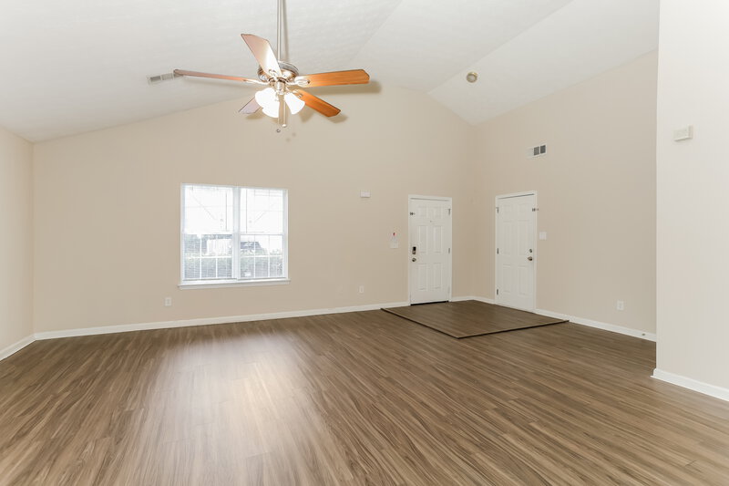 1,700/Mo, 7011 SETTERS Way Lithonia, GA 30038 Living Room View
