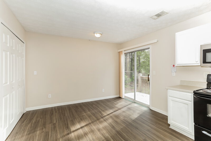 1,700/Mo, 7011 SETTERS Way Lithonia, GA 30038 Dining Room View