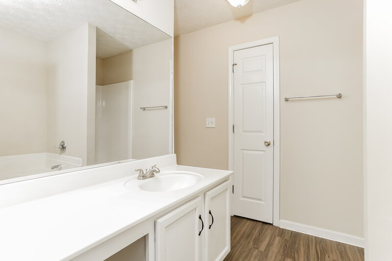 1,700/Mo, 7011 SETTERS Way Lithonia, GA 30038 Main Bathroom View