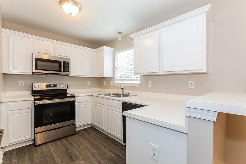 1,800/Mo, 4429 FORD Place Snellville, GA 30039 Kitchen View