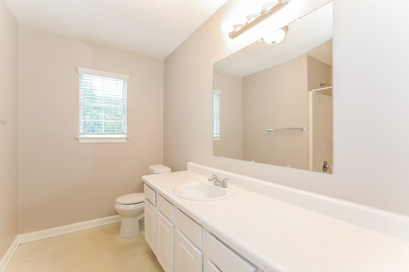 1,800/Mo, 4429 FORD Place Snellville, GA 30039 Bathroom View