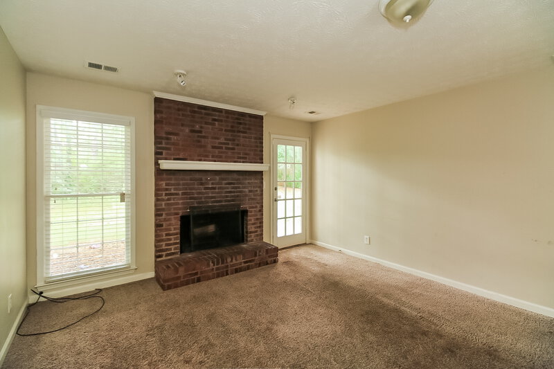 2,410/Mo, 4303 Derbyshire Trace SE Conyers, GA 30094 Living Room View 3