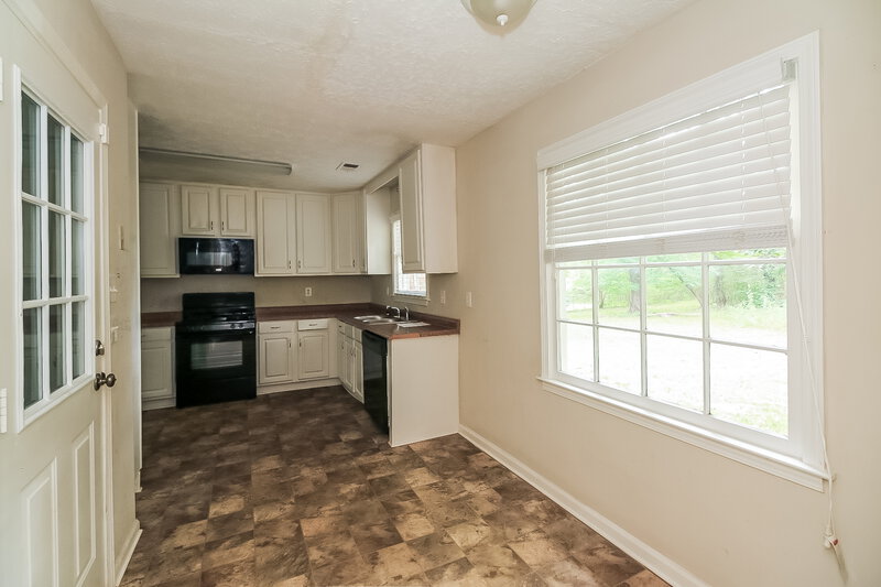 2,410/Mo, 4303 Derbyshire Trace SE Conyers, GA 30094 Kitchen View 2