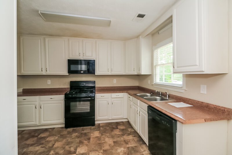 2,410/Mo, 4303 Derbyshire Trace SE Conyers, GA 30094 Kitchen View 3