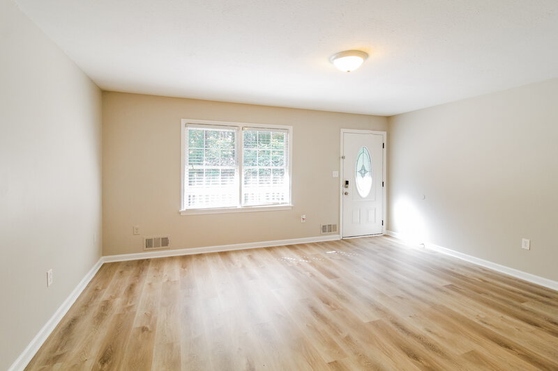 1,795/Mo, 4101 Sharon Drive Gainesville, GA 30507 Living Room View 2