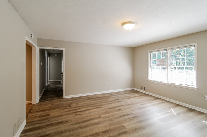 1,795/Mo, 4101 Sharon Drive Gainesville, GA 30507 Living Room View 3