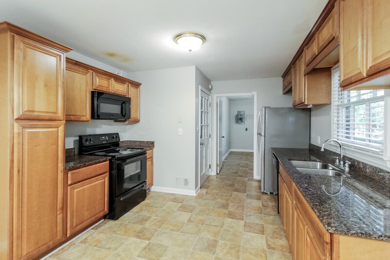 1,795/Mo, 4101 Sharon Drive Gainesville, GA 30507 Kitchen View