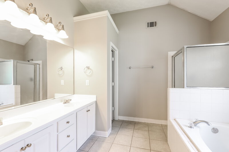 2,365/Mo, 2415 Crestwicke Crossing Ct Jonesboro, GA 30236 Main Bathroom View