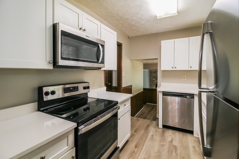 1,755/Mo, 2725 Westford Ct Atlanta, GA 30349 Kitchen View 2