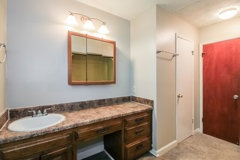 1,755/Mo, 2725 Westford Ct Atlanta, GA 30349 Main Bathroom View