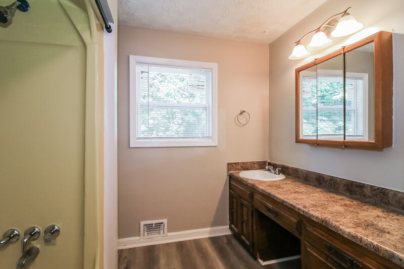 1,755/Mo, 2725 Westford Ct Atlanta, GA 30349 Main Bathroom View 2