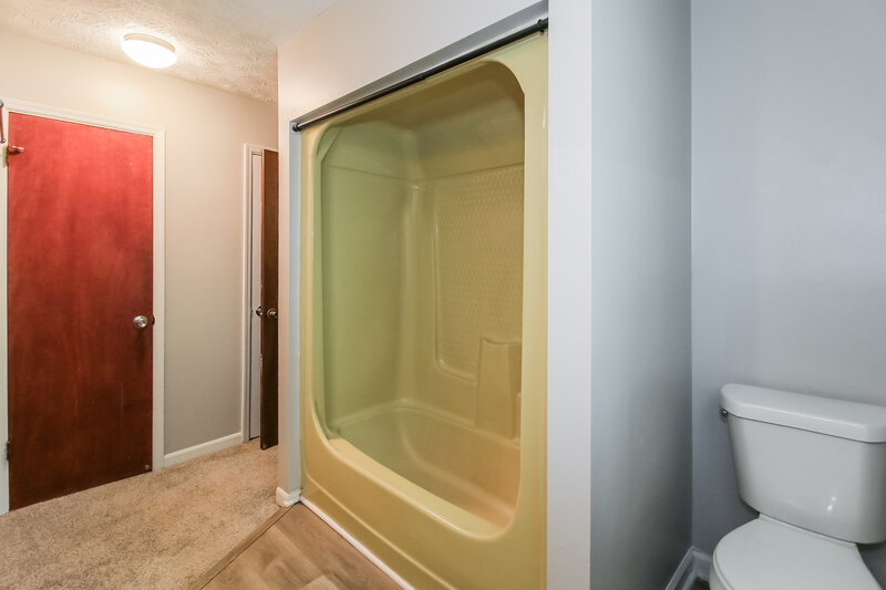 1,755/Mo, 2725 Westford Ct Atlanta, GA 30349 Main Bathroom View 3