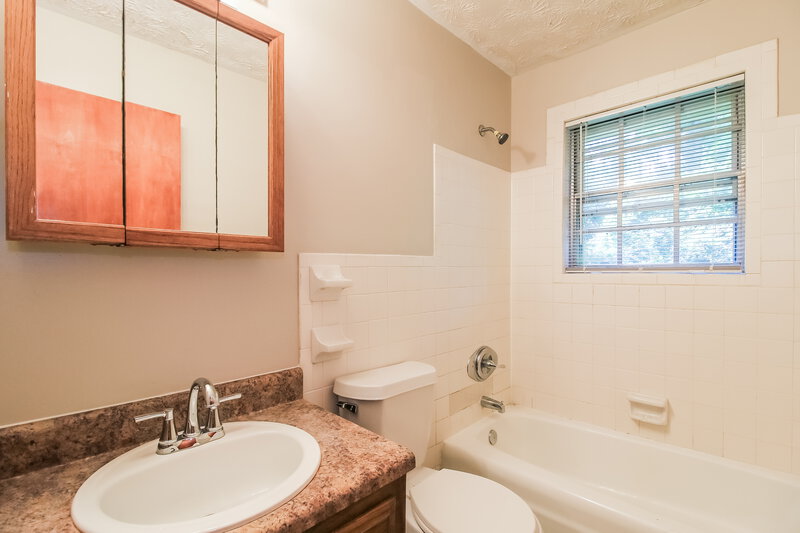 1,755/Mo, 2725 Westford Ct Atlanta, GA 30349 Bathroom View