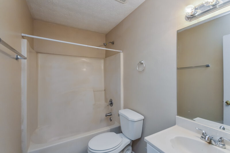 1,825/Mo, 4422 Cedar Ridge Trl Stone Mountain, GA 30083 Bathroom View