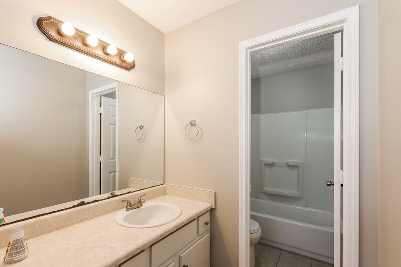 1,475/Mo, 4581 Bull Ct Union City, GA 30291 Main Bathroom View