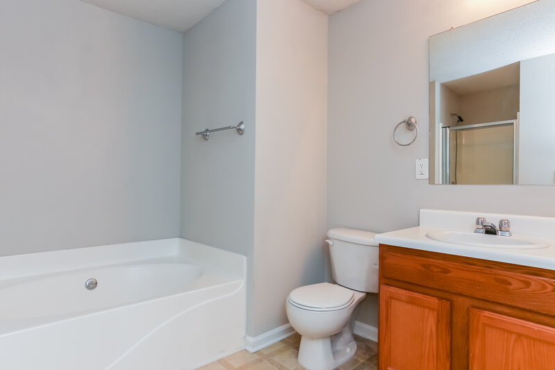 1,685/Mo, 1014 Sycamore Lane Villa Rica, GA 30180 Bathroom View 3