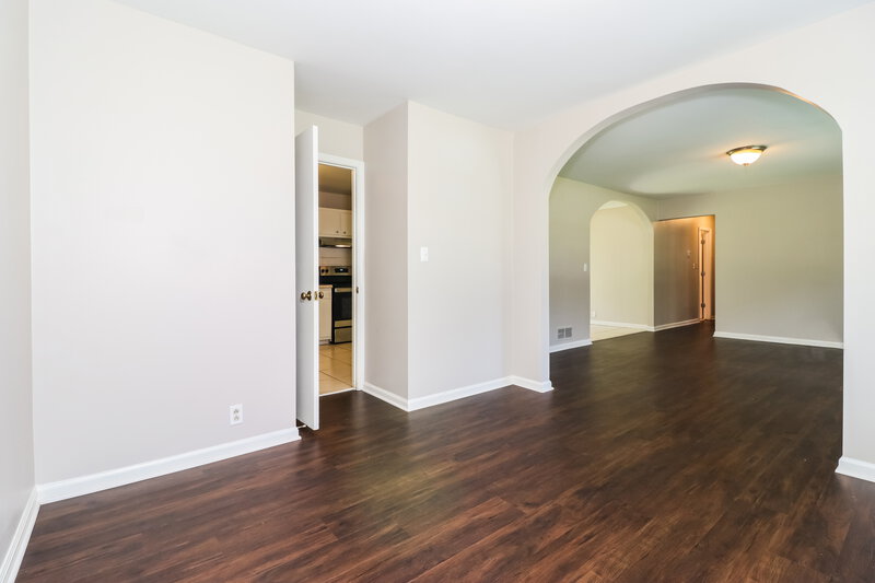 1,580/Mo, 5509 Joeclay Dr Stone Mountain, GA 30088 Living Room View 2