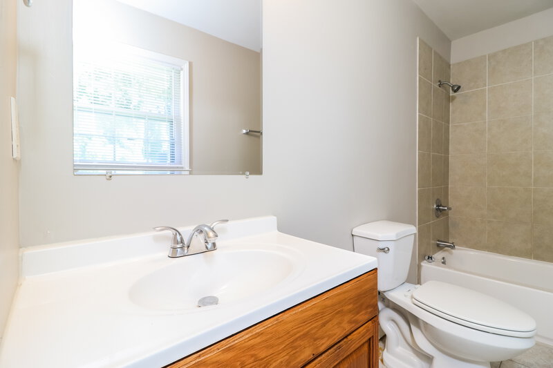 1,580/Mo, 5509 Joeclay Dr Stone Mountain, GA 30088 Main Bathroom View
