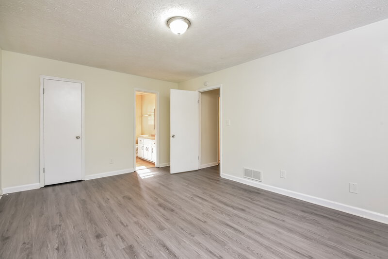 2,360/Mo, 2976 Rolling Meadows Ct Lithonia, GA 30038 Main Bedroom View