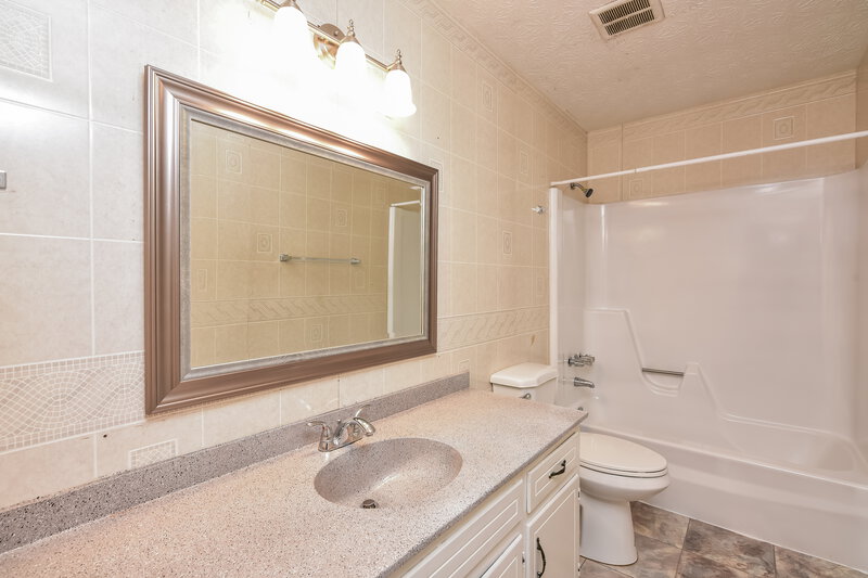 2,360/Mo, 2976 Rolling Meadows Ct Lithonia, GA 30038 Main Bathroom View