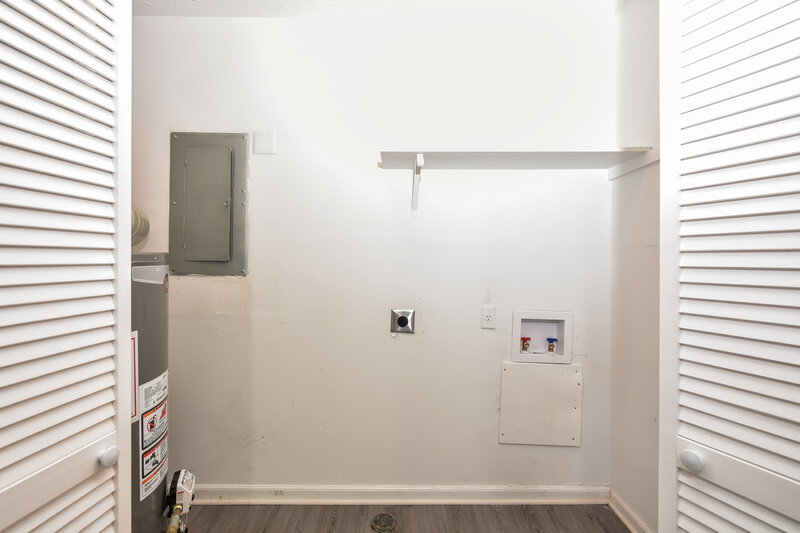 2,360/Mo, 2976 Rolling Meadows Ct Lithonia, GA 30038 Laundry Room View