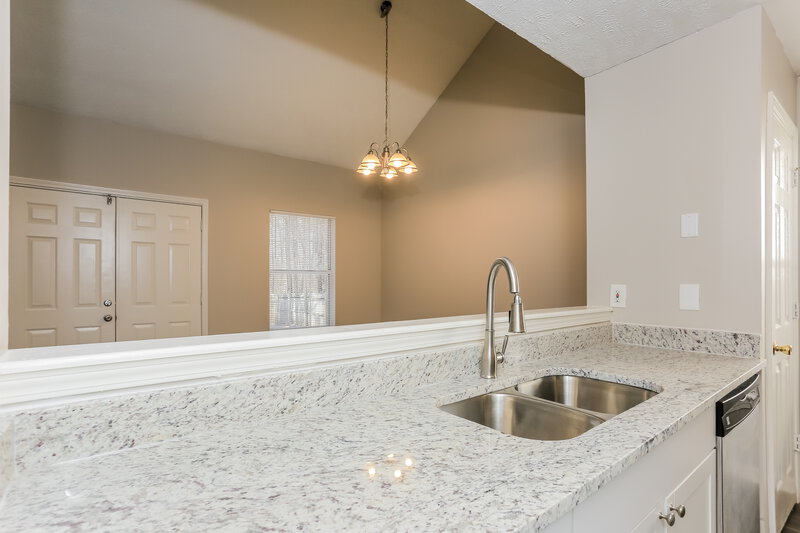 2,050/Mo, 3759 MAYS XING SW Atlanta, GA 30331 Kitchen View 4