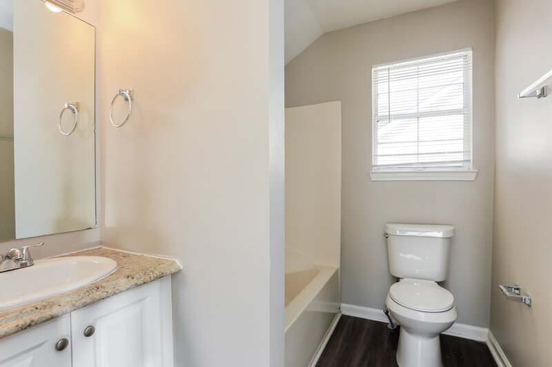 2,050/Mo, 3759 MAYS XING SW Atlanta, GA 30331 Main Bathroom View