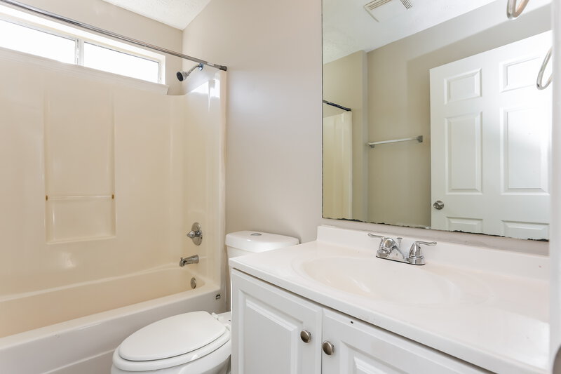 2,050/Mo, 3759 MAYS XING SW Atlanta, GA 30331 Bathroom View