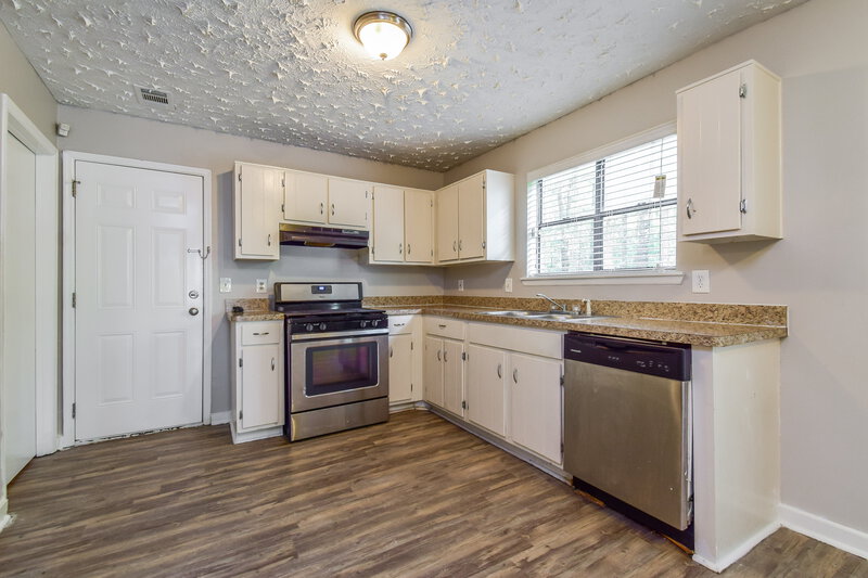 1,880/Mo, 5385 WALKER RD Stone Mountain, GA 30088 Kitchen View