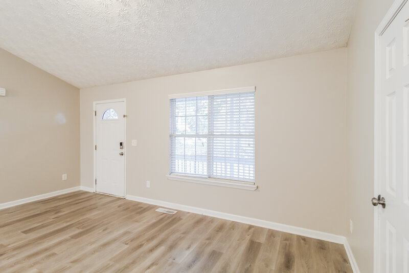 1,810/Mo, 5030 Gillsville Hwy Gillsville, GA 30543 Living Room View