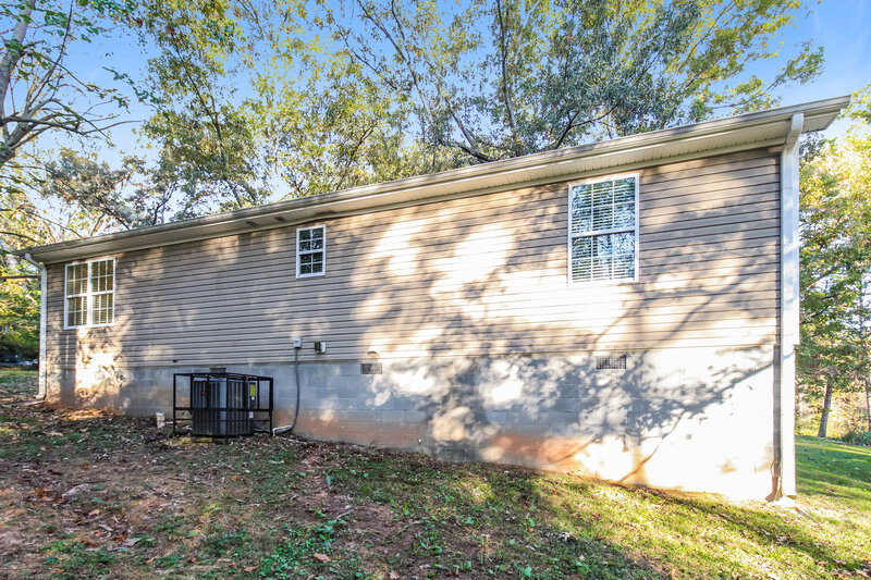 1,810/Mo, 5030 Gillsville Hwy Gillsville, GA 30543 Rear View