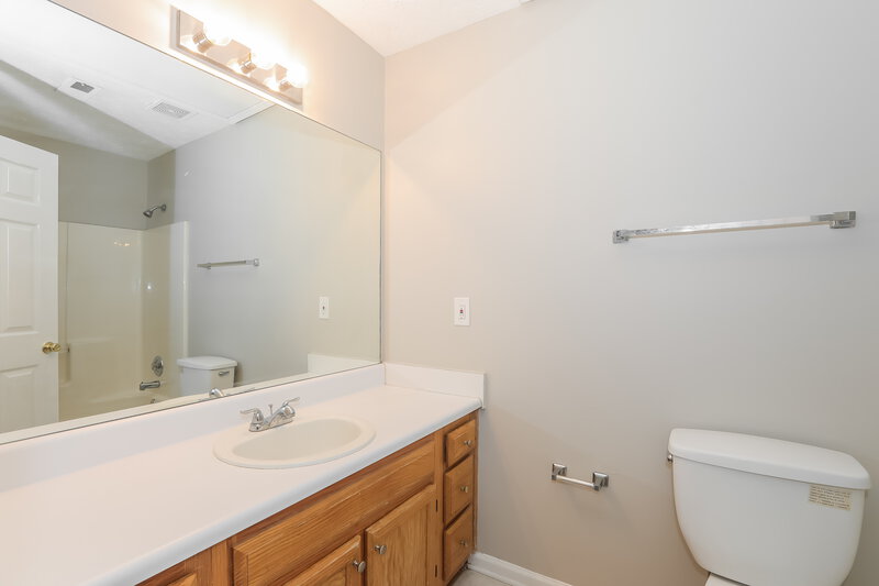 0/Mo, 6273 Amberly Road Rex, GA 30273 Bathroom View