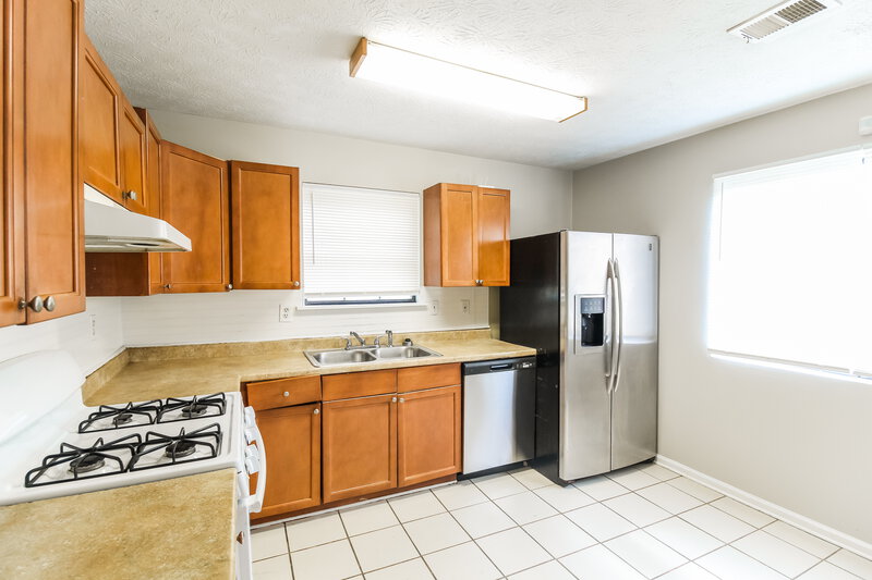 1,675/Mo, 5292 Kinsdale Lane Stone Mountain, GA 30088 Kitchen View