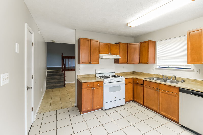 1,675/Mo, 5292 Kinsdale Lane Stone Mountain, GA 30088 Kitchen View 2