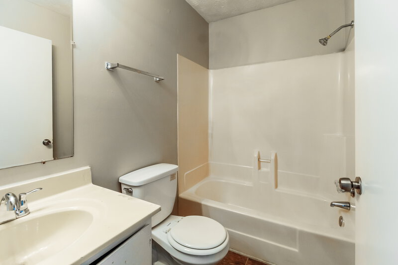 1,675/Mo, 5292 Kinsdale Lane Stone Mountain, GA 30088 Bathroom View